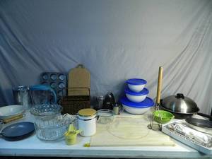 lot 112 image: Tupperware, Pyrex, More