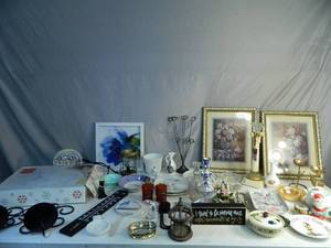 lot 116 image: Vintage and Modern Decor