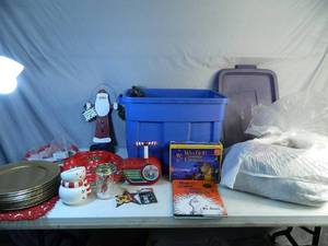 lot 136 image: Christmas Decor