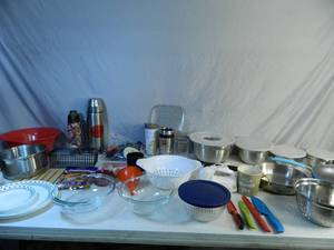 lot 142 image: Kitchen Items