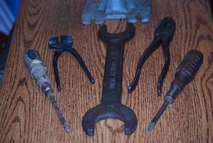 lot 5 image: Antique tool lot