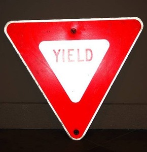 lot 29 image: Yield sign (retired)