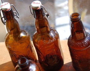lot 82 image: Beer bottles Mason jar