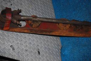 lot 100 image: antique pipe threader with dies