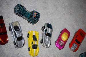 lot 44 image: 26 classic Hotwheels Diecast collector cars