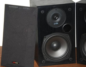 lot 35 image: Polk Audio R15 005938 Dynamic balance speakers