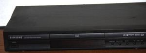 lot 9 image: Samsung dvdvideo-cdcd player dvd-M101