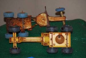lot 14 image: Vintage road graders Nylint & Lumar