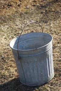 lot 26 image: antique galvanized 5 gallon pail with handle