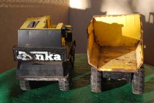 lot 17 image: 2 big construction crew Tonka trucks