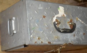 lot 54 image: Diamond plate 3 drawer tool box full of misc.tools