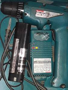 lot 62 image: Makita drilldriver set