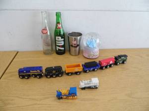 Magnetic Train - Snowglobe - Pop Bottles