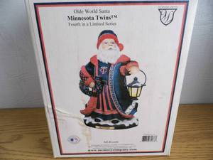 Twins Olde World FIgure