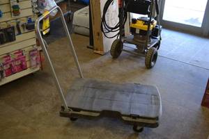lot 14 image: NEW Rubbermaid 500LB Capacity Cart