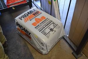lot 15 image: Pro-Mix HP Professional Growing Medium 60LB