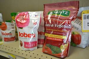 lot 26 image: Schultz and Jobes Plant Food and Fertilizer