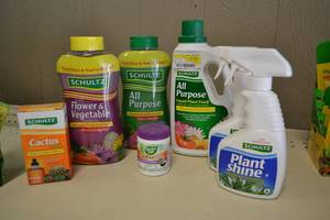 lot 25 image: Lot of Schultz Plant Food Products