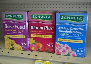lot 28 image: Lot of Shultz Plant and Flower Food - 1.5 LB Boxes