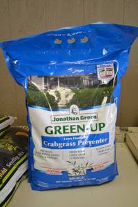 lot 59 image: Bag of Jonathan Green Green-Up Crabgrass Preventer