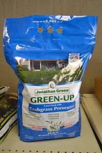 lot 61 image: Bag of Jonathan Green Green-Up Crabgrass Preventer