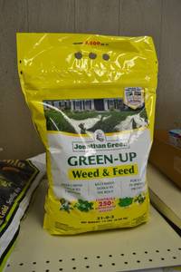 lot 60 image: Bag of Jonathan Green Green-Up Weed and Feed