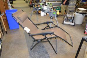 lot 104 image: New Seasonal Trends Zero Gravity Reclining Patio Chair