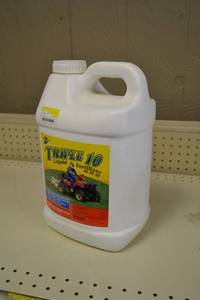 lot 32 image: 5 Gallon Jug of Triple 10 Liquid Fertilizer