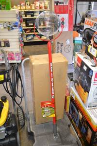 lot 175 image: Garden Weasel Brand Medium Nut Gatherer