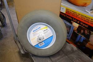 lot 194 image: Flat Free Replacement Wheel Barrow Tire