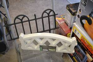 lot 172 image: Lot of 23 Plastic Garden Accent Fence Panels