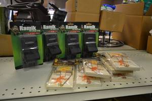 lot 214 image: 10 Rat Traps