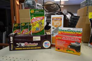 lot 217 image: Assorted Mouse and Rat Traps  Repellents