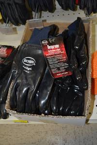 lot 407 image: (8) Pairs Neoprene Work Gloves Size Large