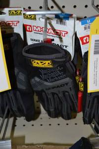 lot 400 image: Mechanix M-Pact Impact Protection Gloves Size Medium