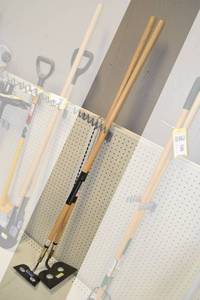 lot 189 image: 10 and 6 Mortar Hoes