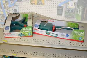 lot 282 image: Gilmour Oscillating Timer Sprinkler and Square Pattern Sprinkler