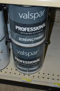 lot 1646 image: (5) 1 Gallon Valspar Professional Interior Bonding Primer
