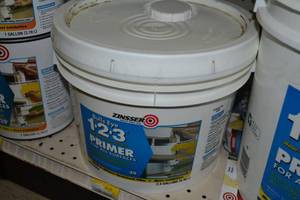 lot 1677 image: 2.5 Gallons Zinsser  Bulls Eye 1-2-3 Primer