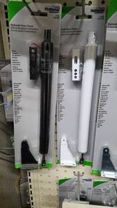 lot 1572 image: Inventory of Screen and Storm Door Closers