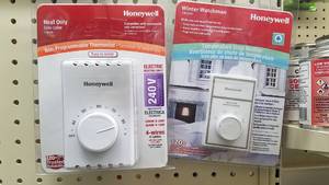 lot 2189 image: Honeywell Heat Only Thermostat and Temperature Drop Notifier