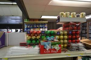 lot 1919 image: Lot of Christmas Decorations