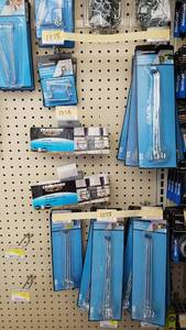 lot 1058 image: Large Lot of Assorted Pegboard Hooks and More