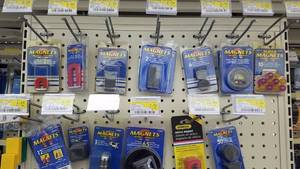 lot 1066 image: Inventory of Magnets, Wall Claw Anchors and More
