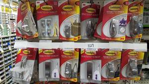lot 1129 image: Inventory of Metallic Coated 3M Command Strips  Hooks