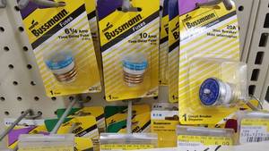 lot 1156 image: Inventory of Bussmann Plug Fuses