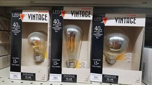 lot 1204 image: (8) Vintage Style A15, ST19 and G25 Bulbs