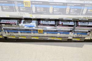 lot 1293 image: Inventory of White 3-Way, 4-Way and Combination Switches