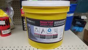 lot 2041 image: Qual-Craft Rooftop Safety Kit