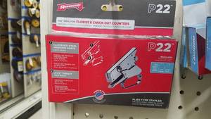 lot 2089 image: Arrow Plier Style Stapler P22 w 4 Boxes of Staples